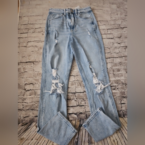 Hollister Light Wash Ultra High-rise Distressed Mom Jeans 0 - Picture 1 of 5